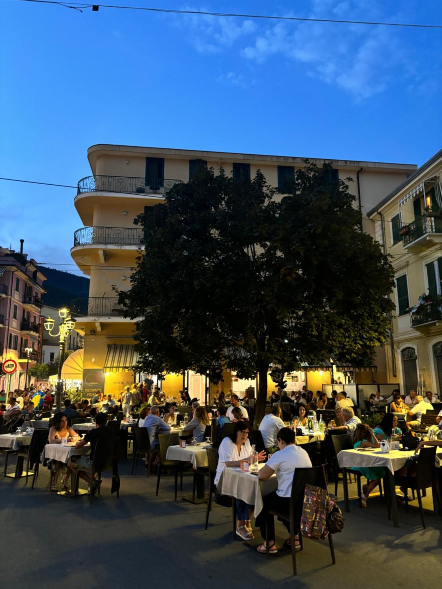 Albergo Florida Taggia Luaran gambar